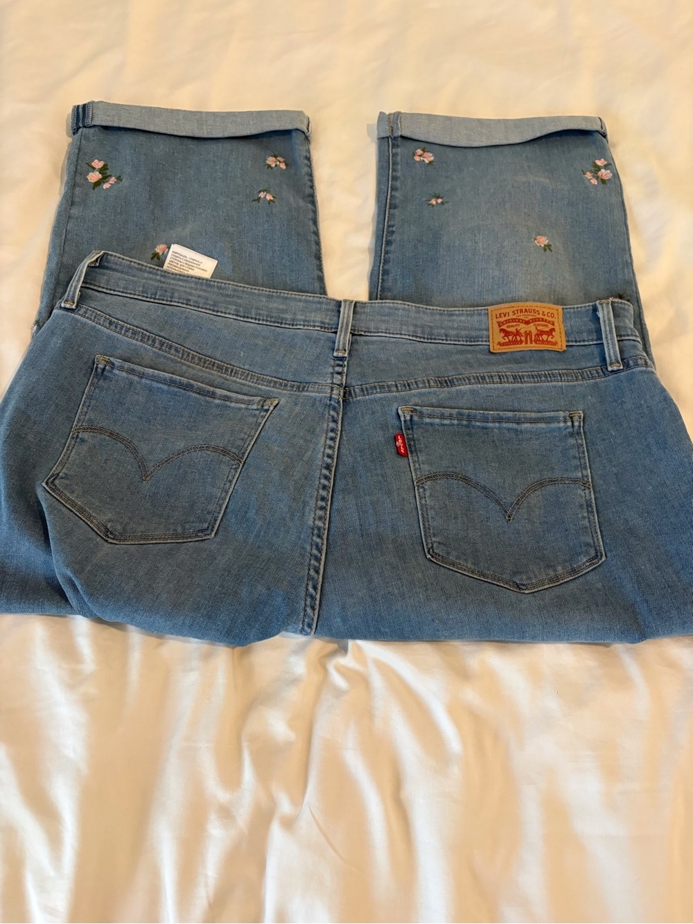 Levi's Light Blue Cropped Embroidered Capri Jeans - Picture 2 of 5
